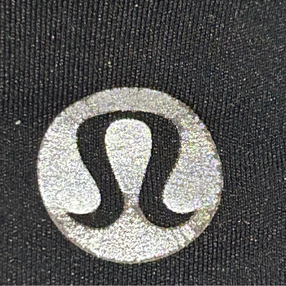 Lululemon High Neck sports Bra size 8. Good used condition. some wear on logo - Picture 4 of 4